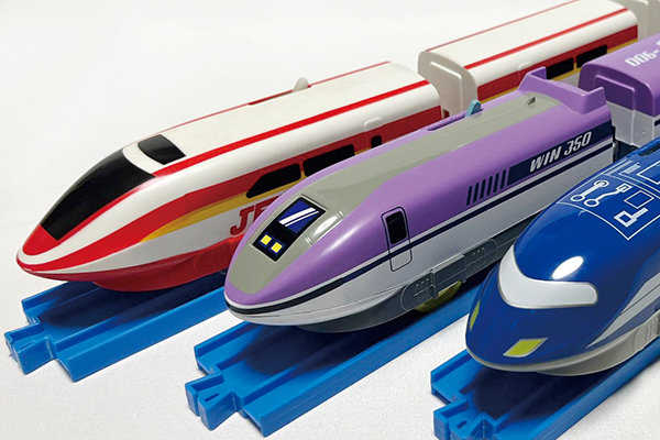 プラレールのリニアモーターカー！？不思議な製品とその後の歩みとは