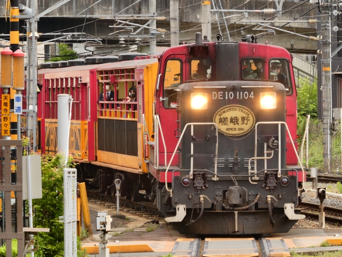 嵯峨野観光鉄道DE10形ディーゼル機関車 嵯峨野 DE10 1104 トロッコ嵯峨