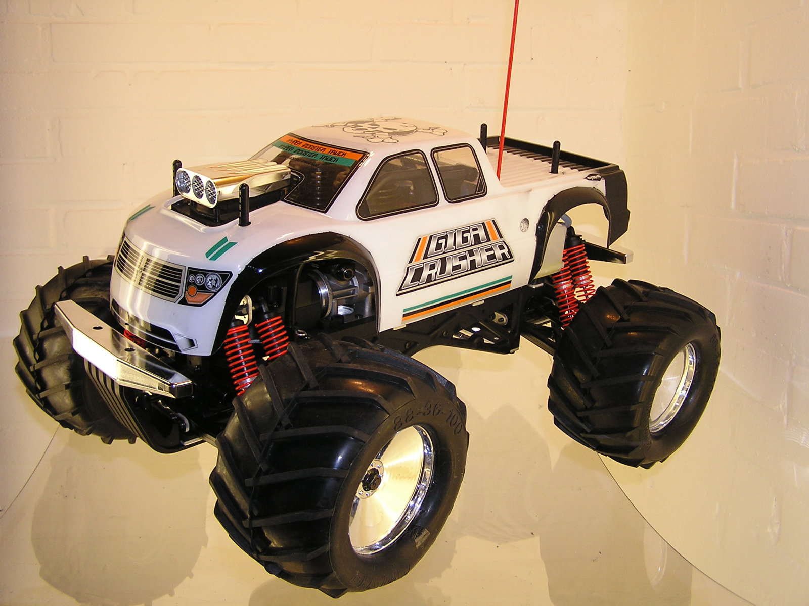 Kyosho Giga Crusher Dual Force 1/8th scale nitro monster truck