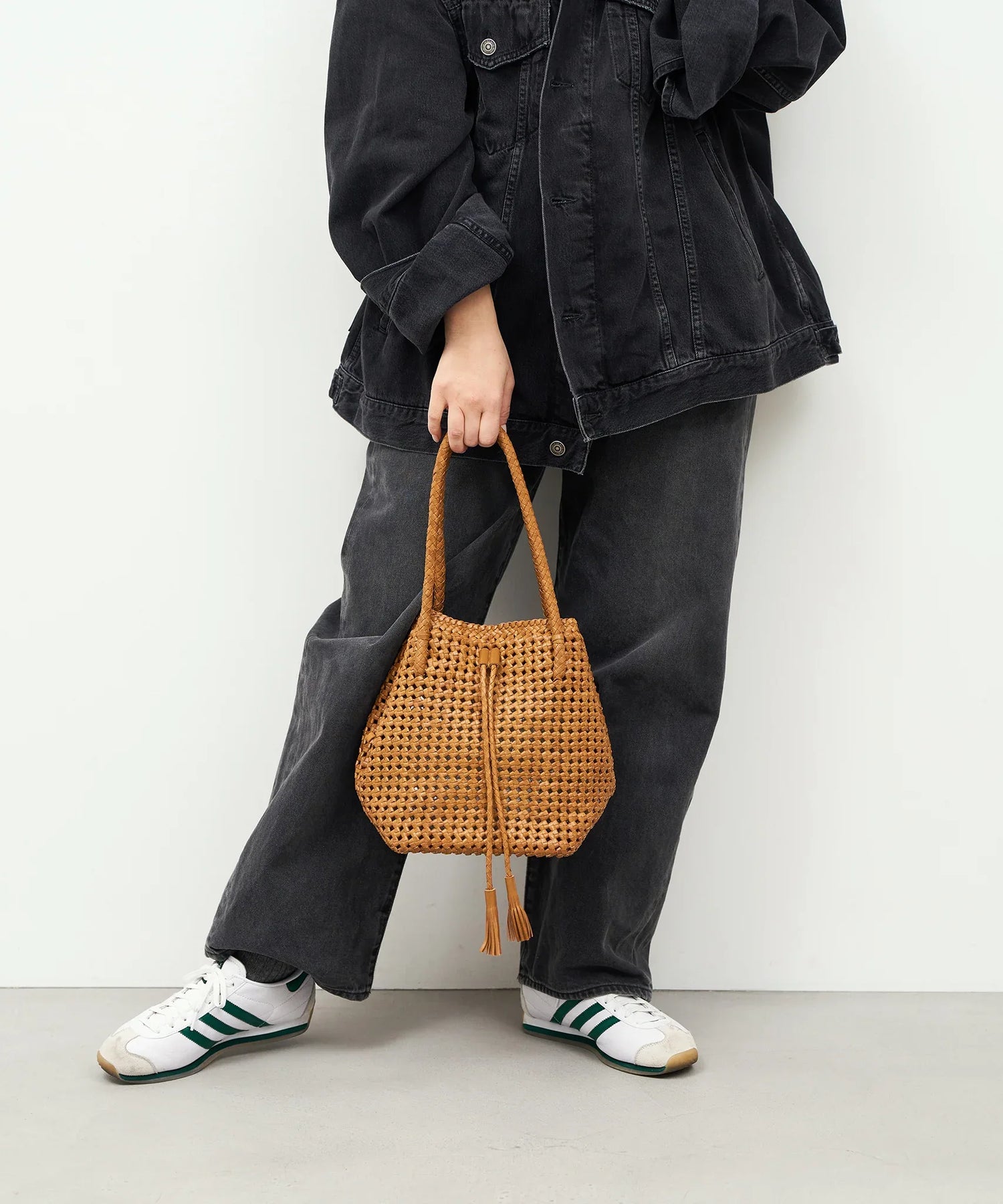 ラグジュアリーなやぎ革メッシュトートバッグ - 春夏限定の涼しげな籠