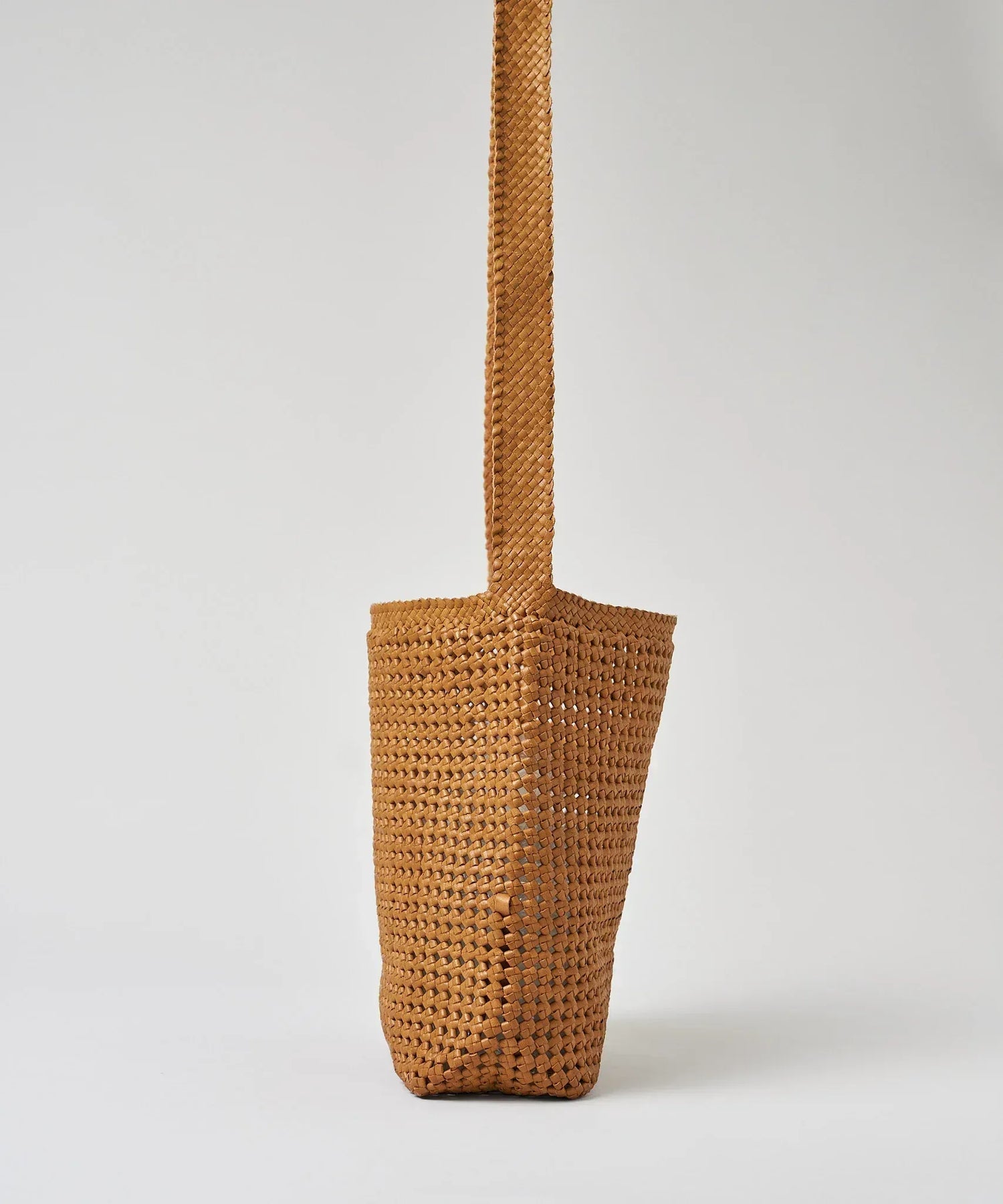 シンプルで機能的なやぎ革メッシュショルダーバッグ - 使うほどに