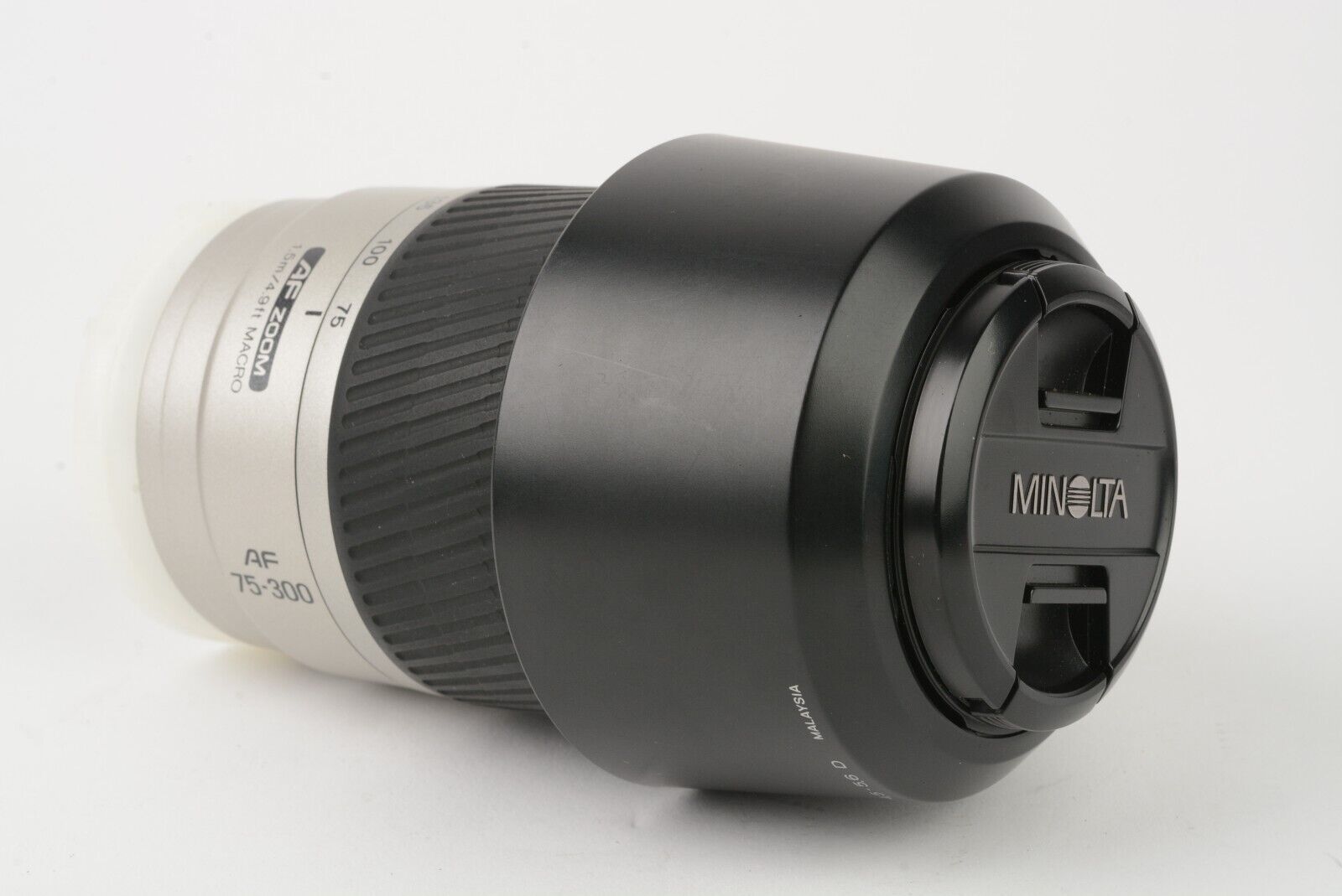 Minolta AF 75-300mm F4.5-5.6D Macro Zoom Lens, caps, hood, nice