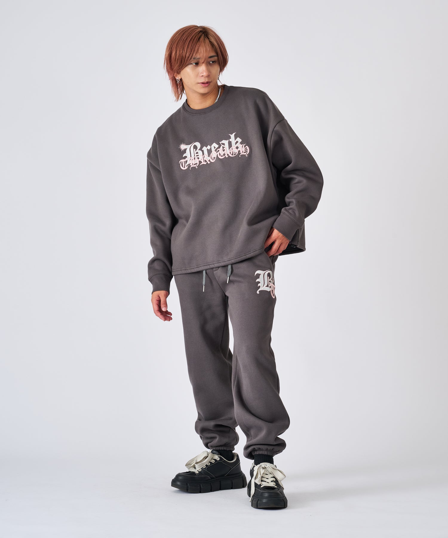 ロゴ刺繍スウェットセットアップ – REGIEVO