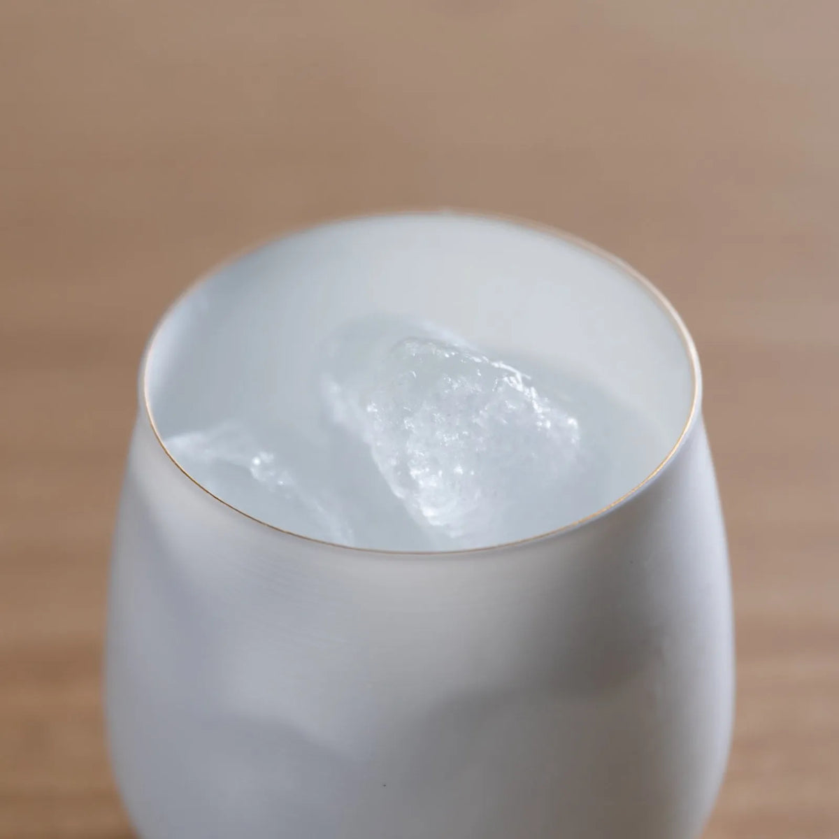 エッグシェル® Kaori L（有田焼／やま平窯）｜飲み口1mm以下の極薄磁器