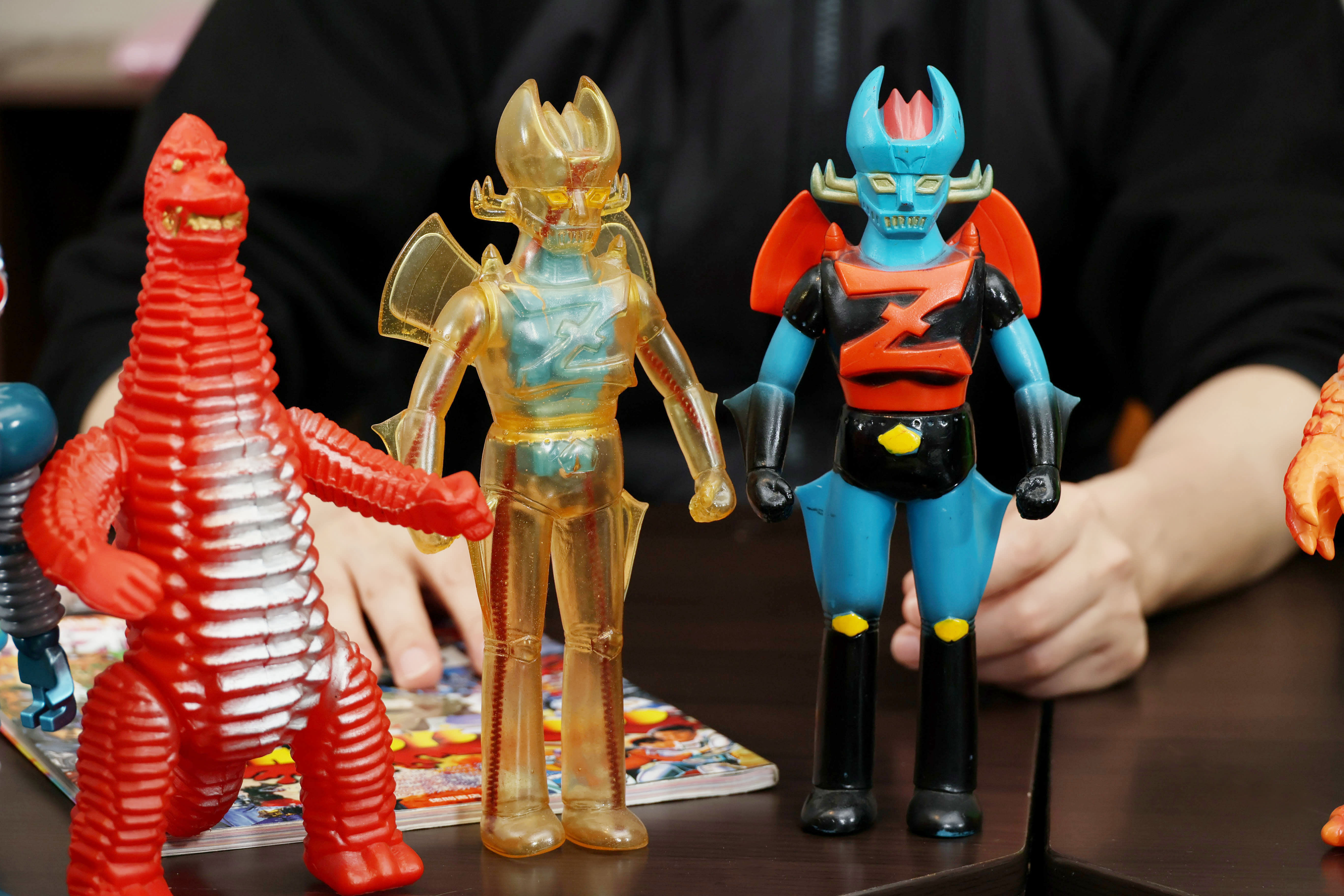 6ページ目）「パチ怪獣ソフビ」を集める男が飛び込んだ奥深きパチモノ