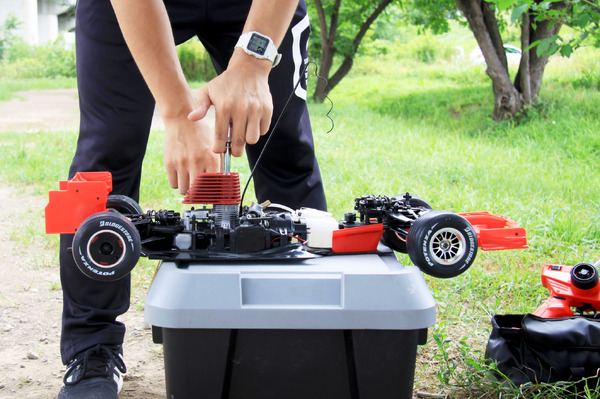 ラジコン初心者でもエンジンカーは楽しめるのか？ 大学生アルバイター