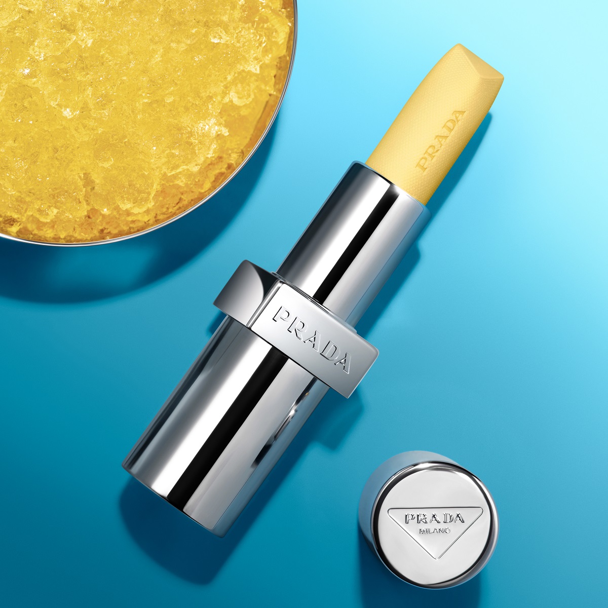 PRADA BEAUTYがファッションプリントから着想を得た「リップ バーム