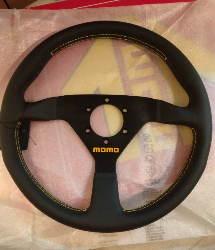 MOMO（モモ） 正規品 ステアリング ヴェローチェレーシング 32パイ V-2