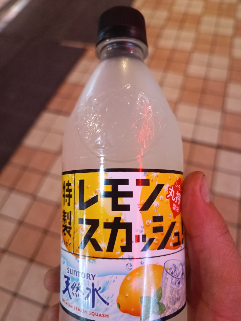 サントリー天然水 サントリー 特製レモンスカッシュ 500mlペットボトル