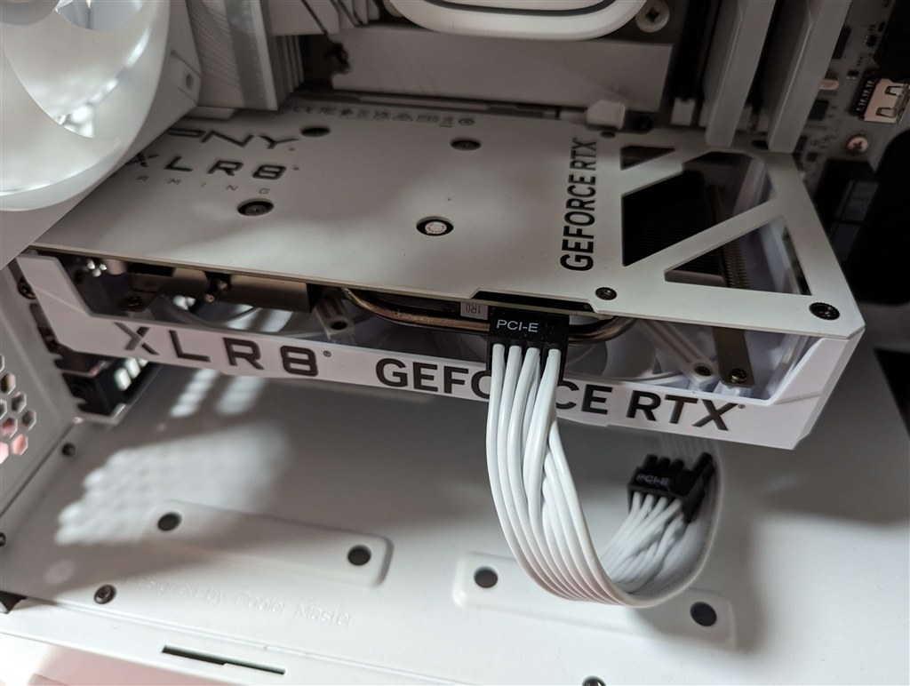 グラフィックボード・グラボ・ビデオカード PNY RTX 4060 8GB WHITE