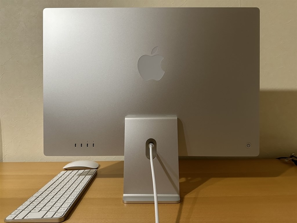 何色を選ぶか、それが一番の悩みどころ。メモリは16GBを。』 Apple