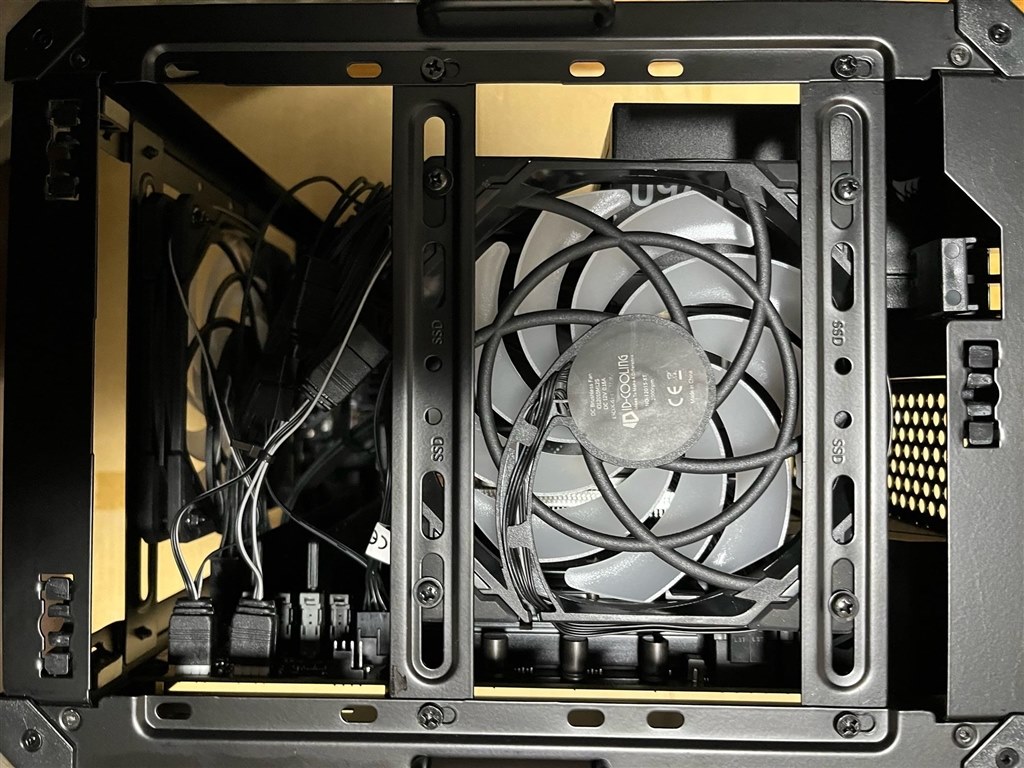 非常に扱いやすいケース』 JONSBO C6 Handle [Black] ニシイズミさんの