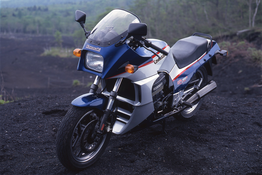 Historic Bikes／KAWASAKI GPZ900R Ninja】映画『トップガン』で一躍