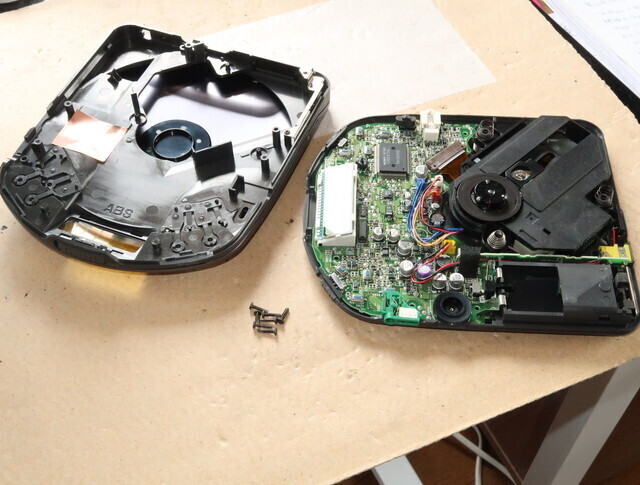 ポータブルCDプレーヤーD-321の修理: ナンチャッテ技術者の凸凹日記