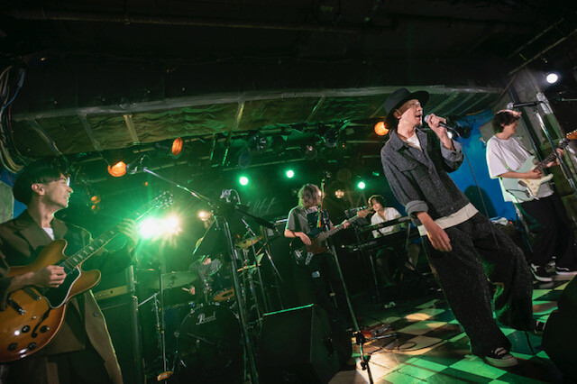 フジファブリック加藤慎一のベース、ボーカル、トーク炸裂！ 新