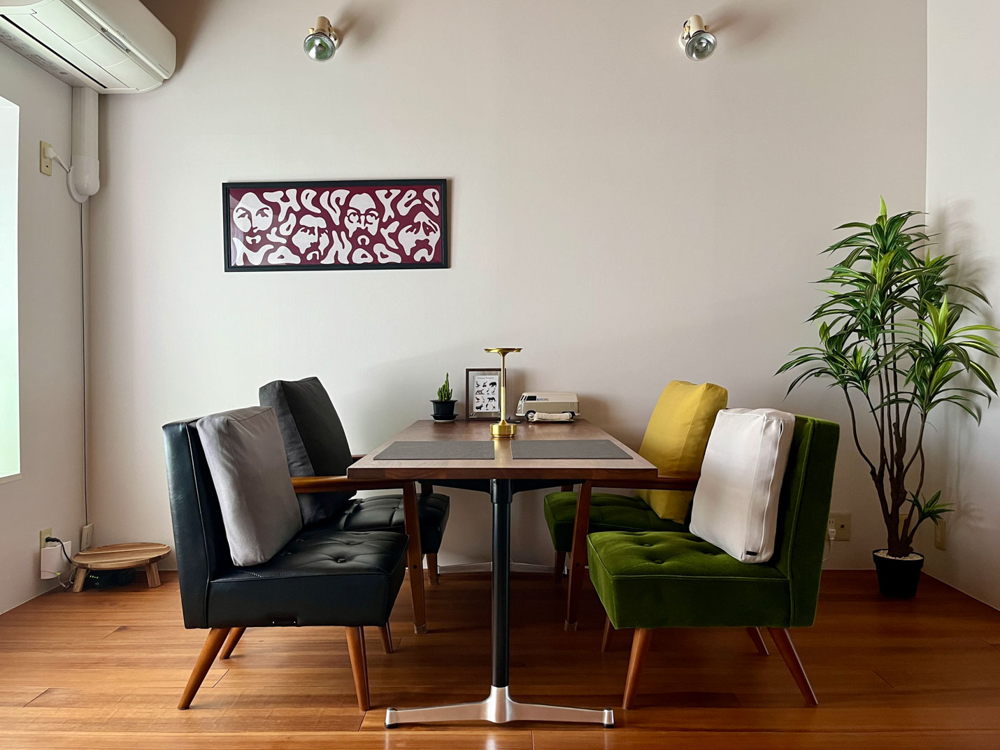 カリモク60のKチェアとカフェチェアで寛ぎのカフェスタイル – お客様の