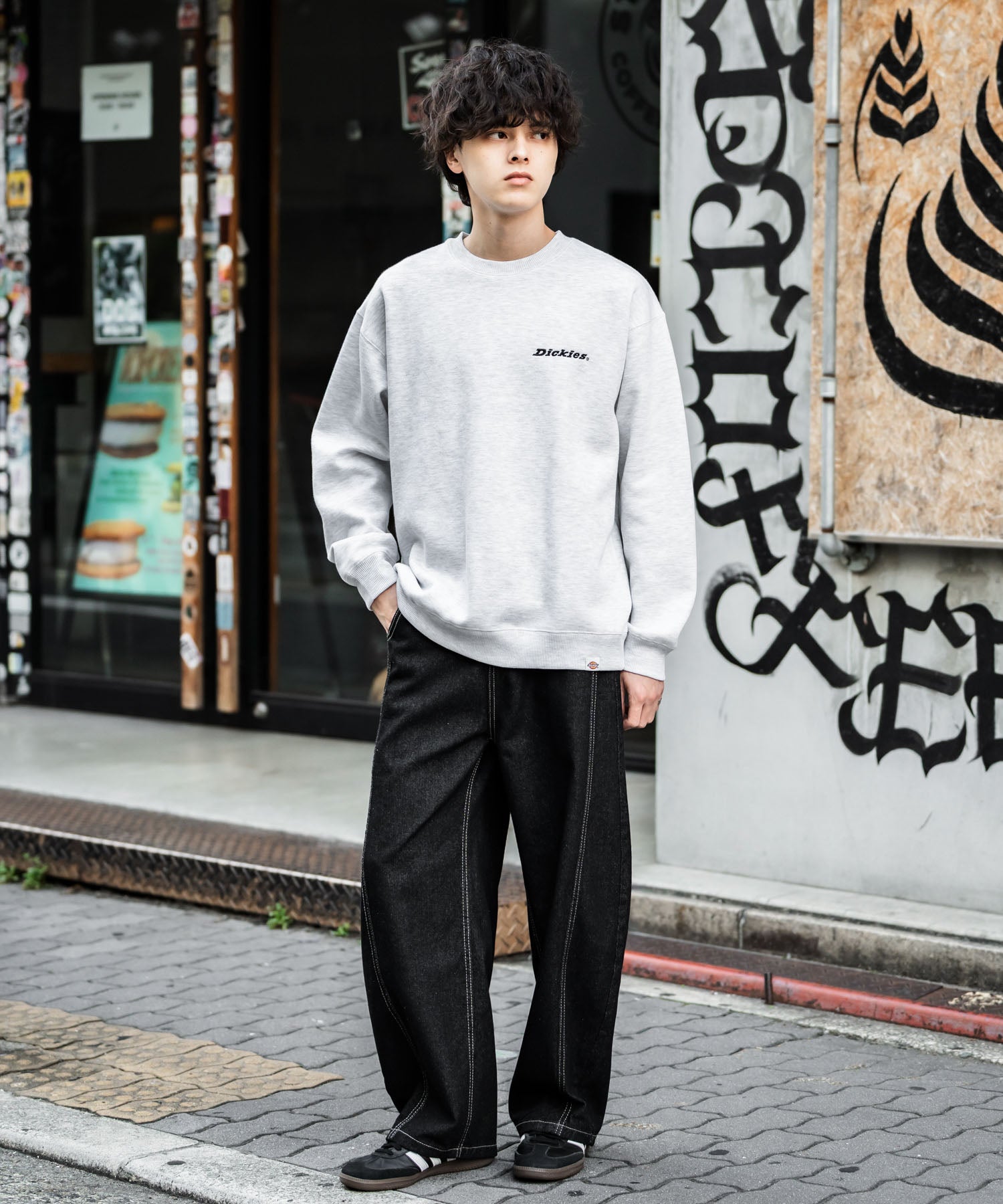 Dickies 裏起毛バックプリント刺繍クルーネック長袖スウェット