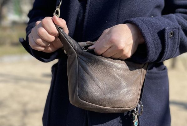 エゾ鹿革のミニショルダーバッグ - ROKUBO( ロクボー ) 北海道