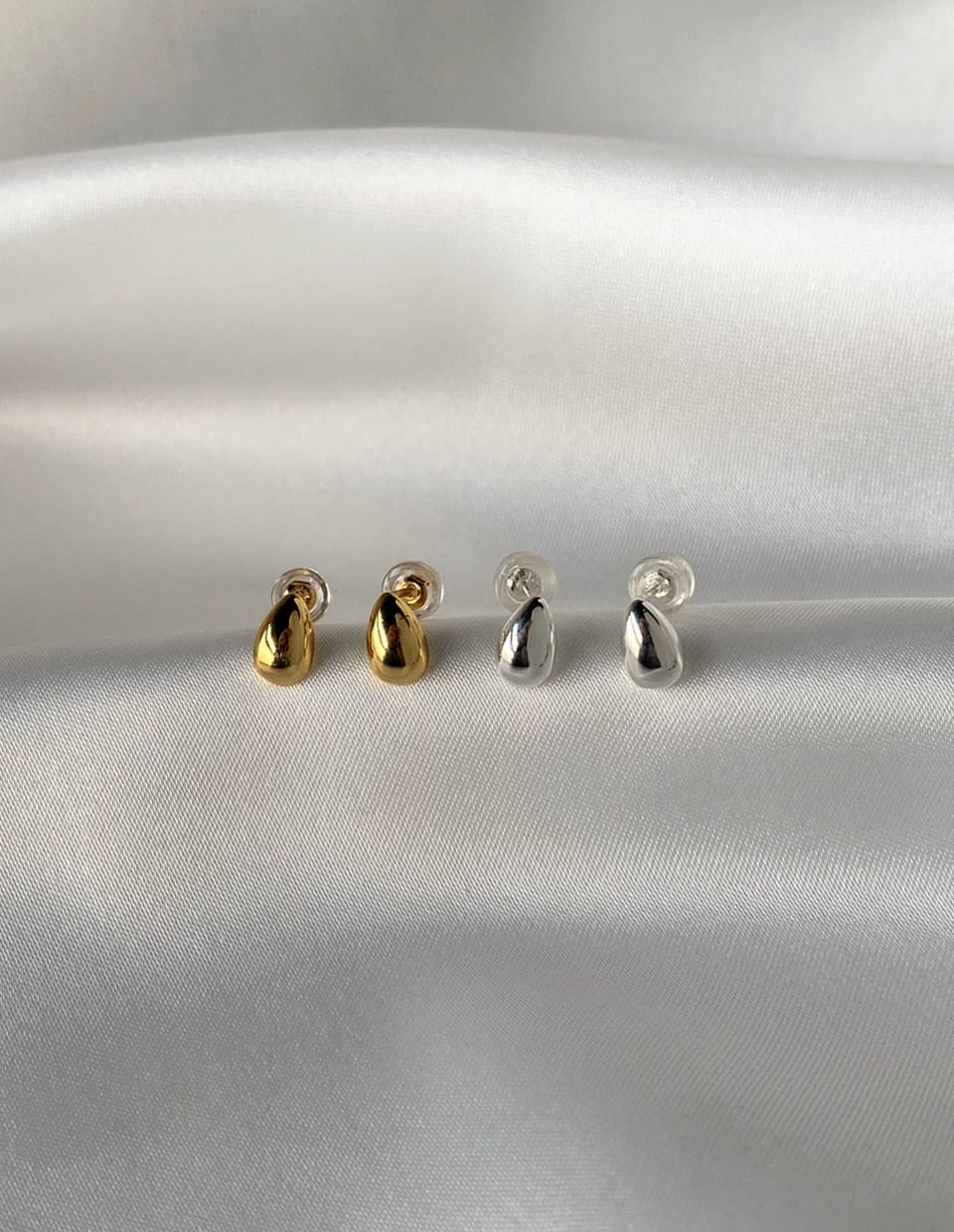 こつぶドロップピアス SV925 – 金属アレルギー対応のアクセサリー