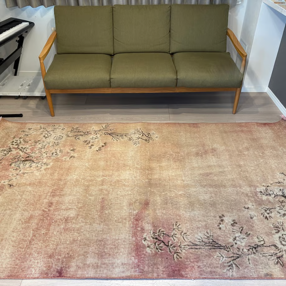 一点物ビンテージラグ（トルコ、アナトリア）花柄ラグ138 x 242 cm