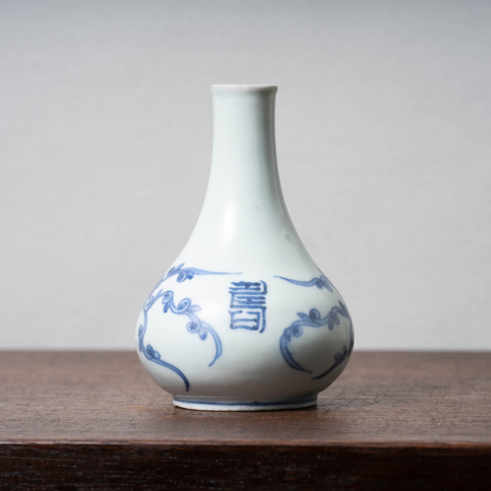 李朝 分院染付寿字草花文瓶 – 燦禾 SANKA