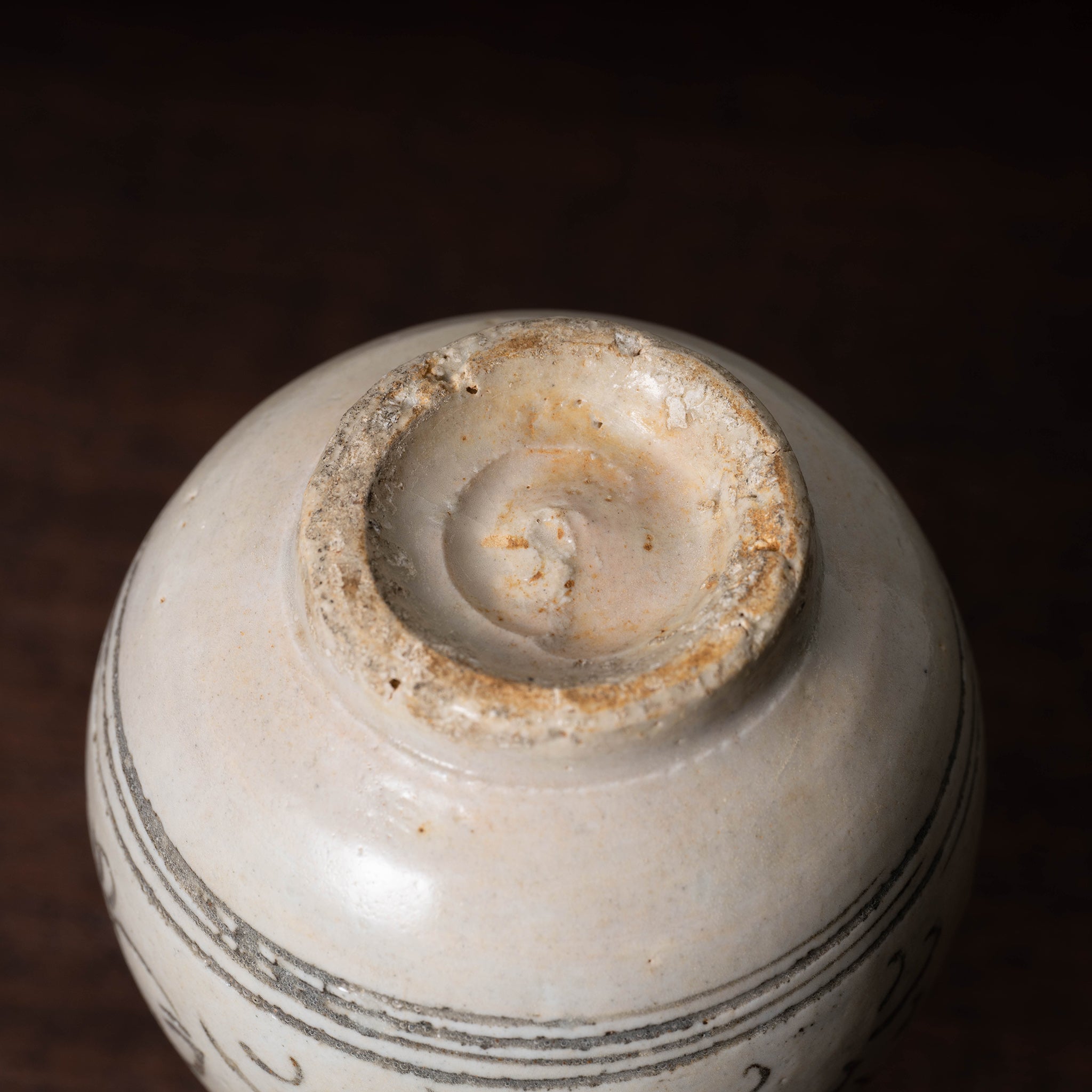 李朝 白磁鉄線魚紋瓶 – 燦禾 SANKA