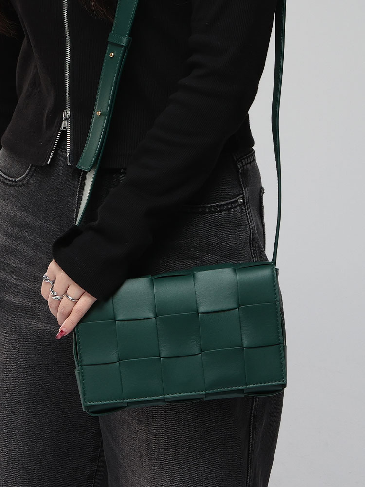 BOTTEGA VENETA (ボッテガ・ヴェネタ) - ショルダーバッグ【サカゼン