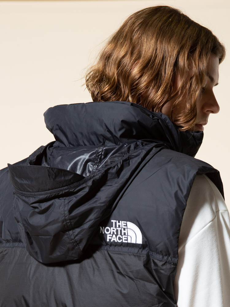 THE NORTH FACE (ザ ノースフェイス) ロゴ刺繍 フード収納 フルジップ