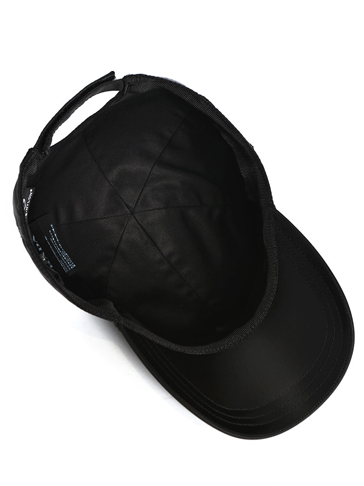 PRADA (プラダ) Re-Nylon エナメルメタルロゴ ベースボールキャップ