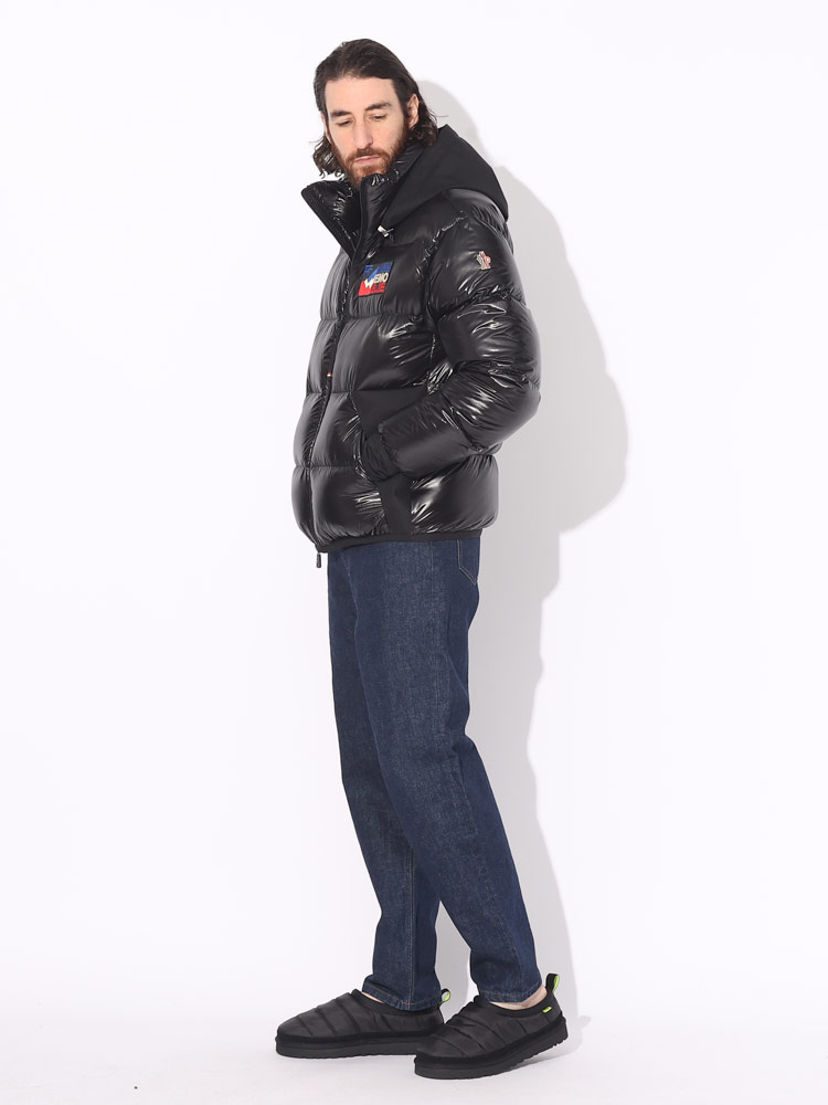 MONCLER (モンクレール) 胸ワッペン フルジップ ダウンジャケット