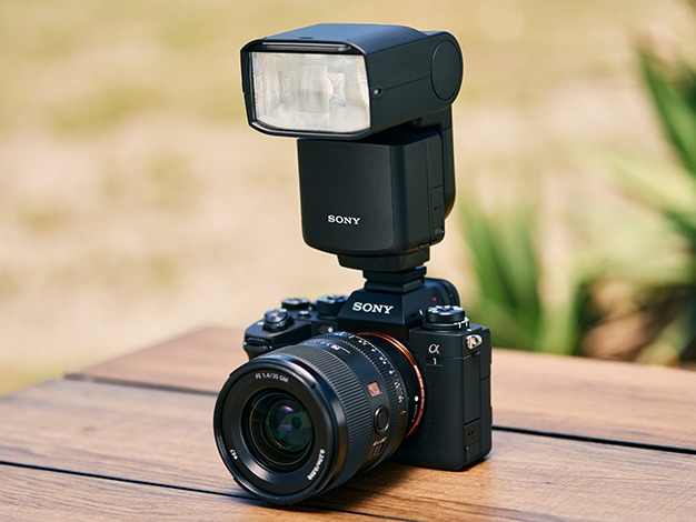 カメラ用のストロボ・フラッシュおすすめ19選。初心者向けの人気モデルも