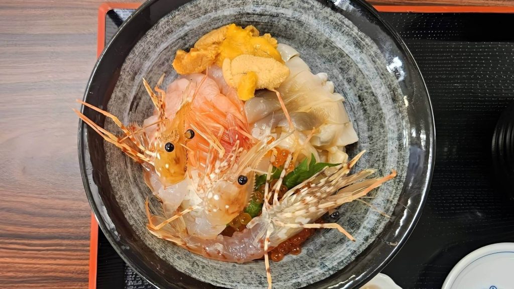 たっちゃん食堂】旬な魚介の鮮度が抜群！海鮮ラーメンも人気│なまら