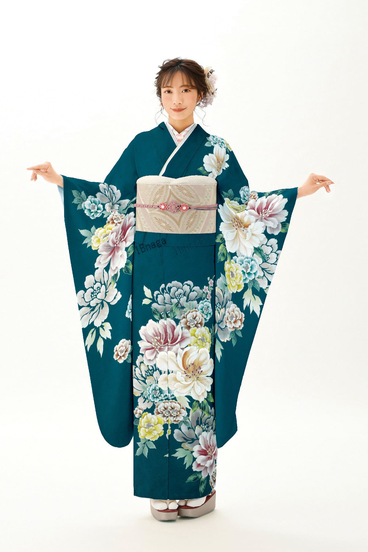 青緑振袖｜成人式に映える大花柄・白ピンク配色で上品に写真映え