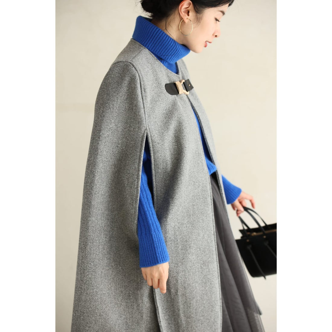 カワイイ CAWAII ゆったり身体を包み込むフロントベルトのポンチョ