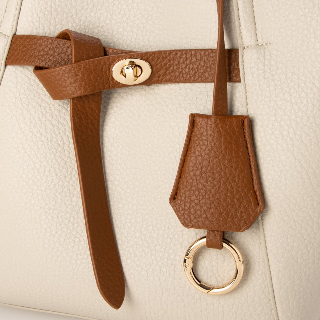 カシュカシュ cache cache ベルトディテールフェイクレザートート