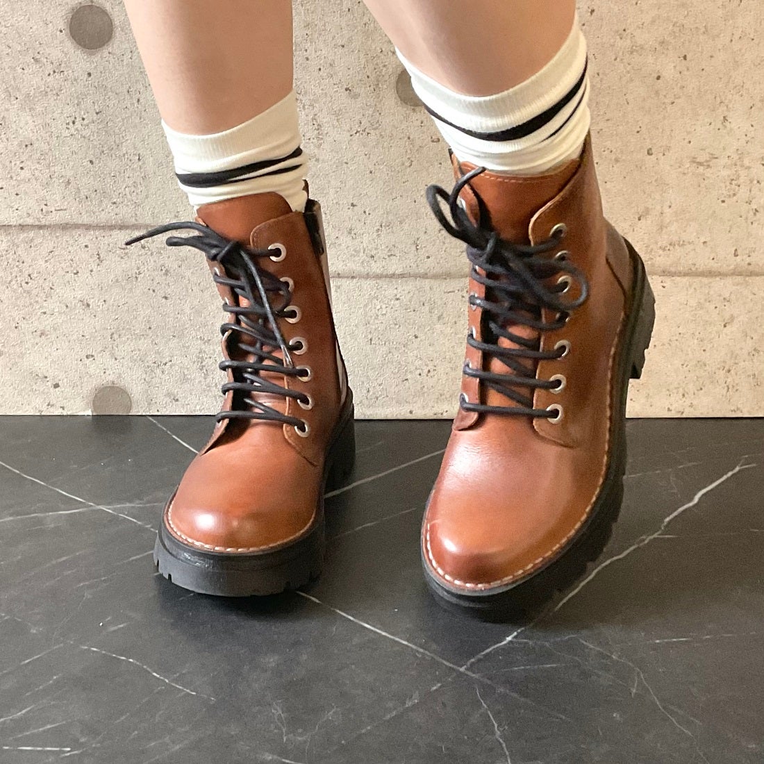 チャコール CHACAL 【スペイン製】レザー レースアップ ショートブーツ