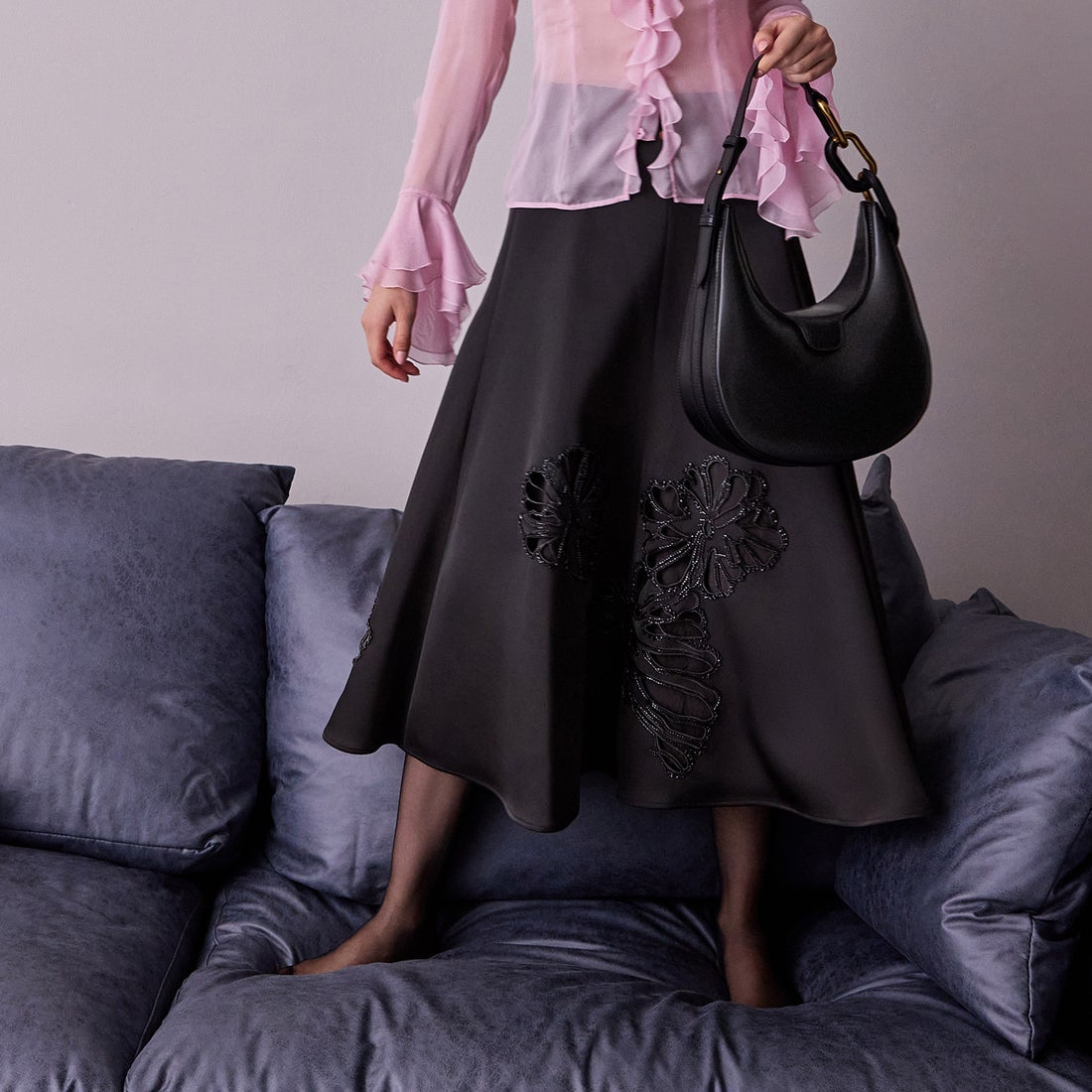 CHARLES & KEITH Kora コラ メタリックアクセントムーンバッグ（Black