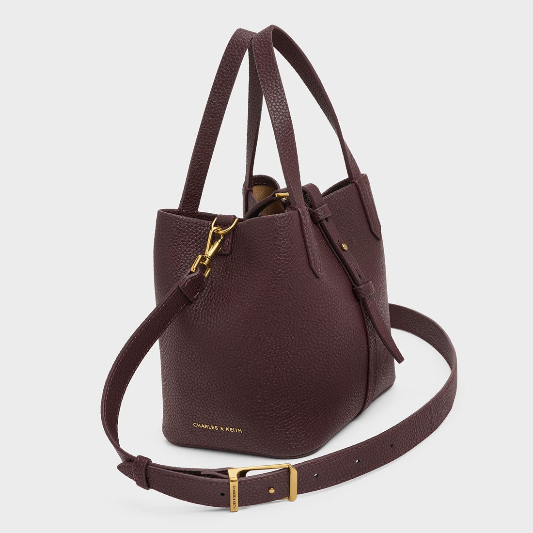 CHARLES & KEITH Beryl ベリル リサイクルレザーバケツバッグ