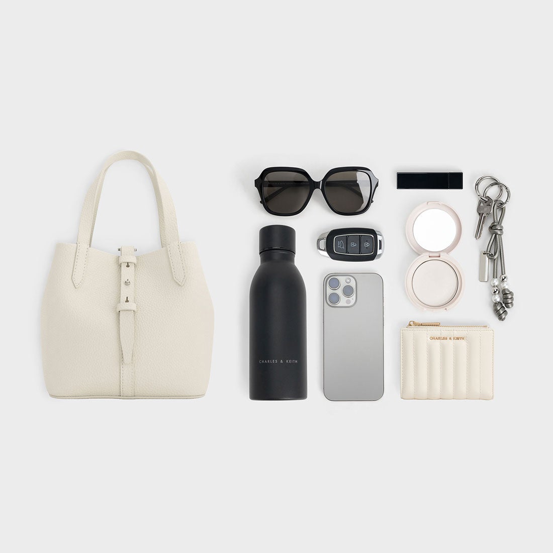 CHARLES & KEITH Beryl ベリル リサイクルレザーバケツバッグ （Cream