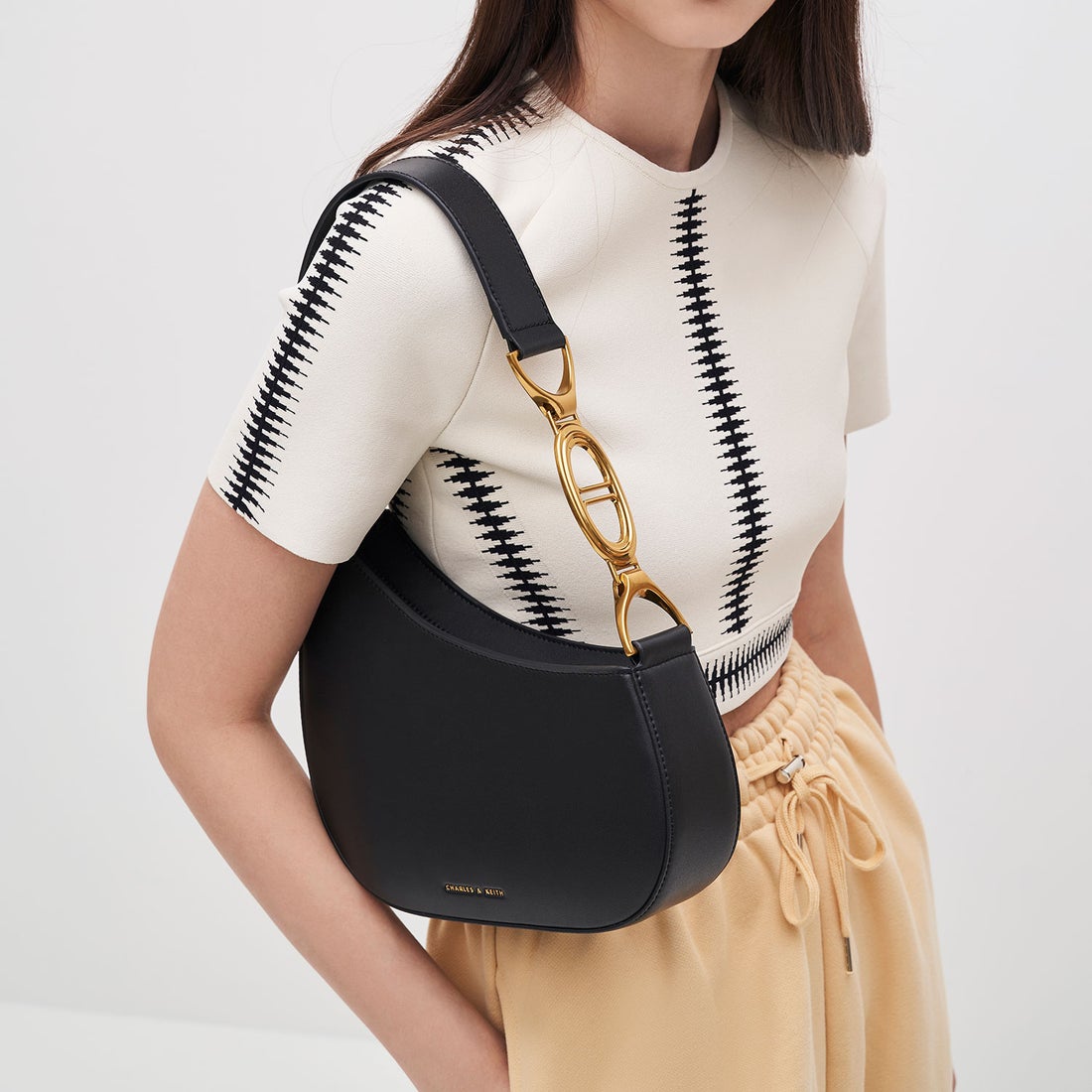 CHARLES & KEITH アシメトリカル ショルダーバッグ 【再入荷】（Black