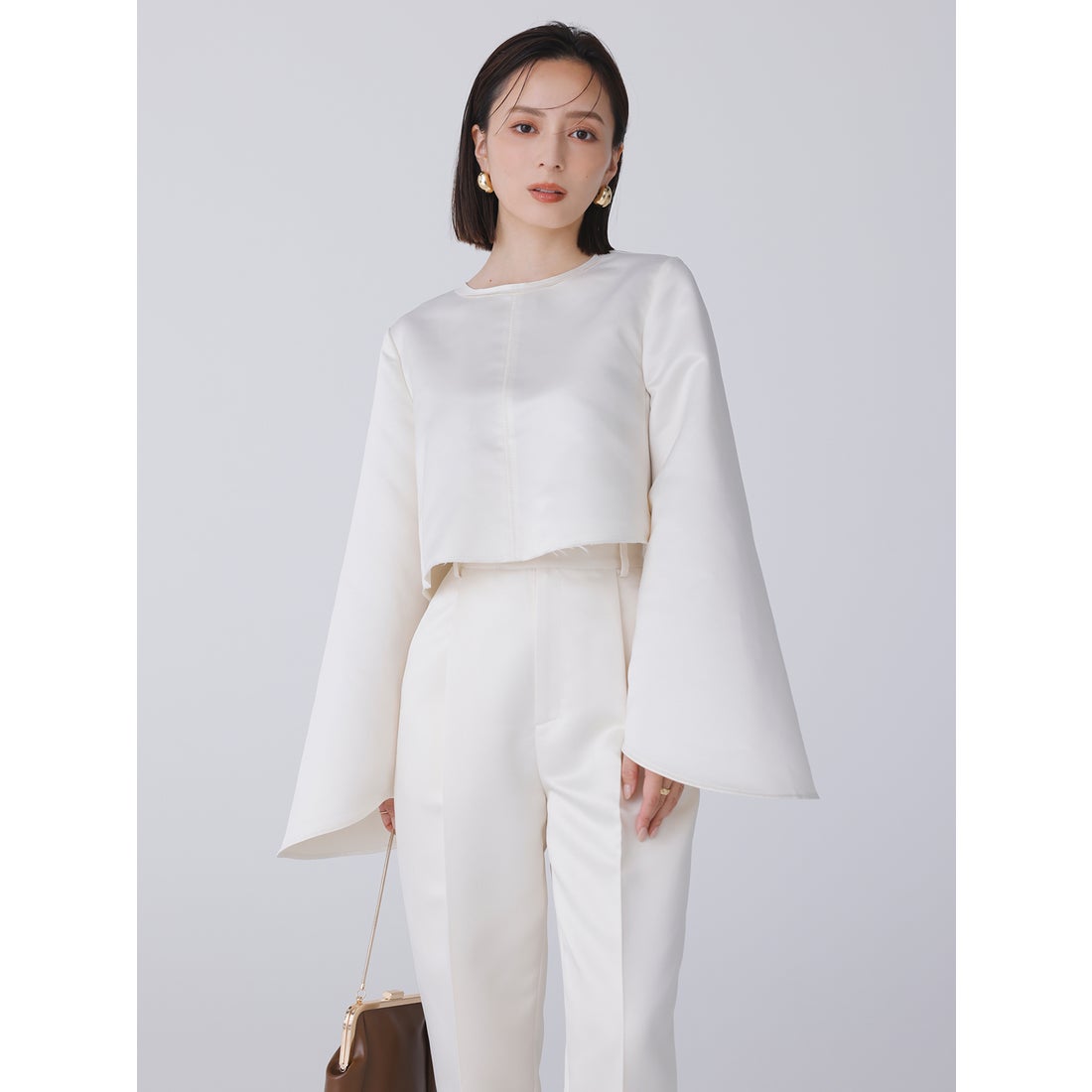 アニュアンス anuans ラスターサテンフレアスリーブブラウス （IVORY