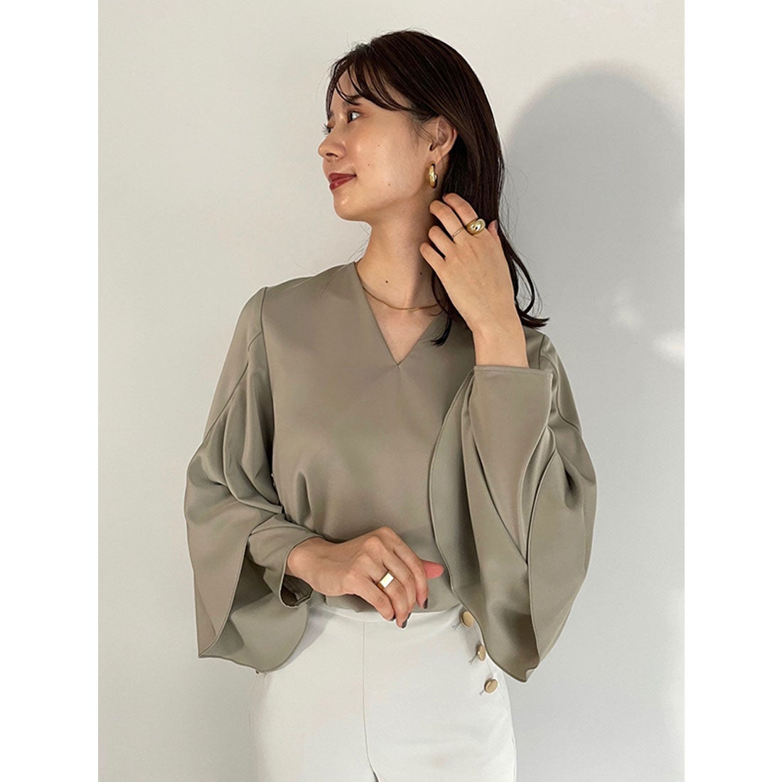 アニュアンス anuans ツイストフリルVネックブラウス （BEIGE