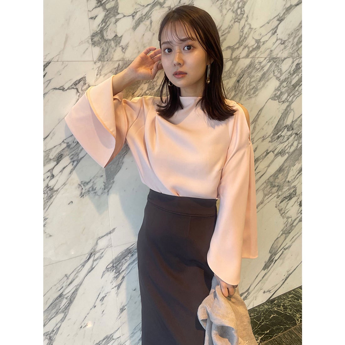 アニュアンス anuans アシメネックサテンブラウス （CORAL