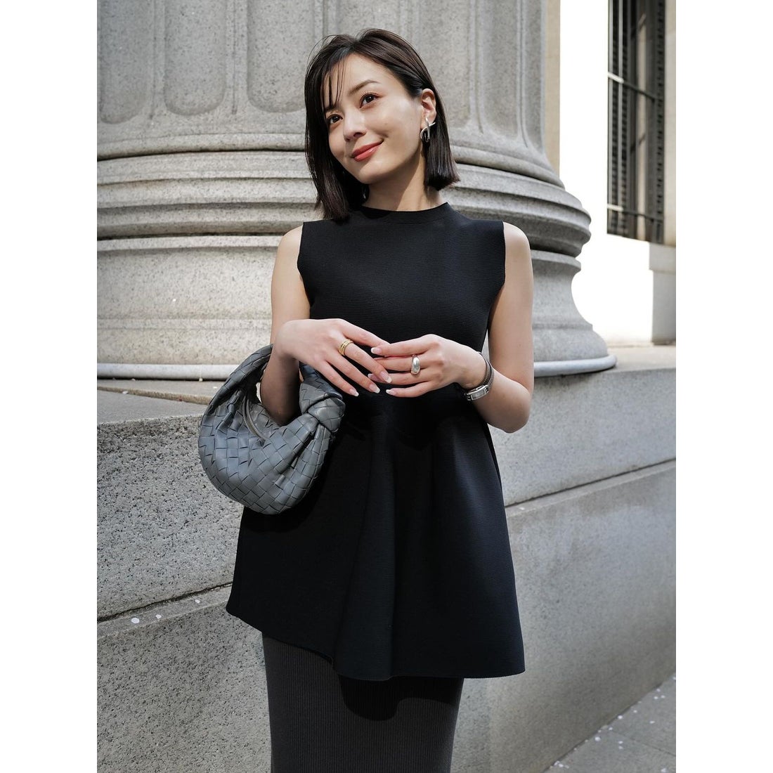 アニュアンス anuans ホールガーメントペプラムノースリーブニット