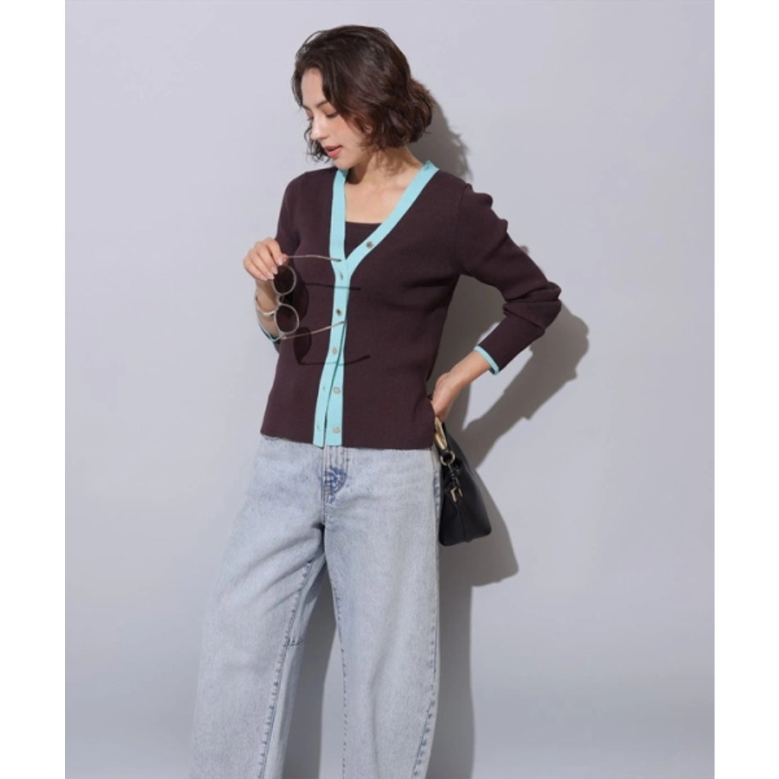 アルページュ ストーリー Arpege story 《店舗限定》ロゴボタンVカーデ