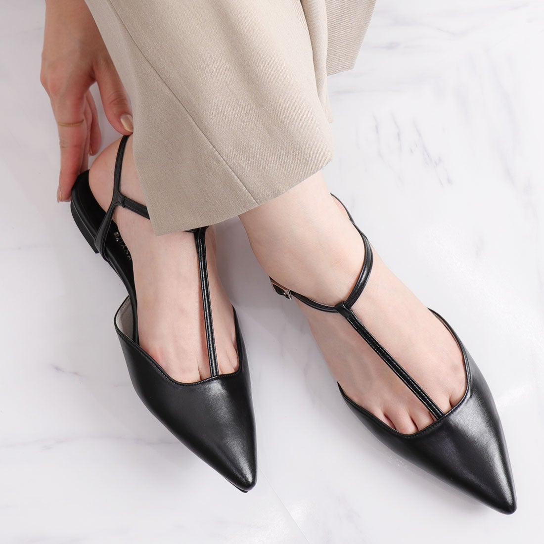 アルテミス バイ ダイアナ artemis by DIANA ポインテッドトゥT