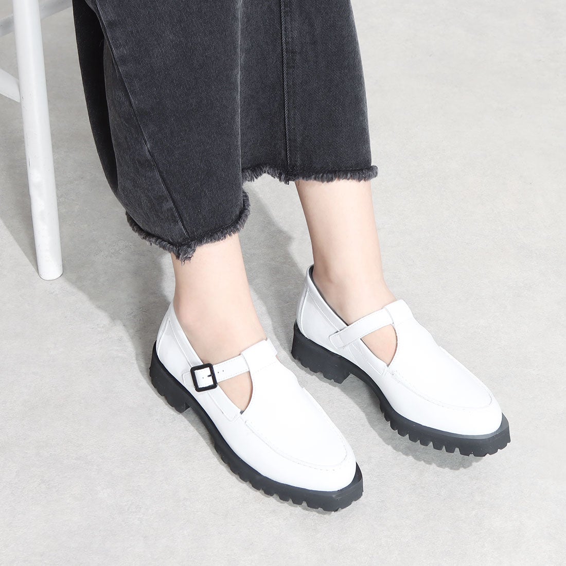 ボントレ BONTRE Tストラップローファー （ホワイト） -靴