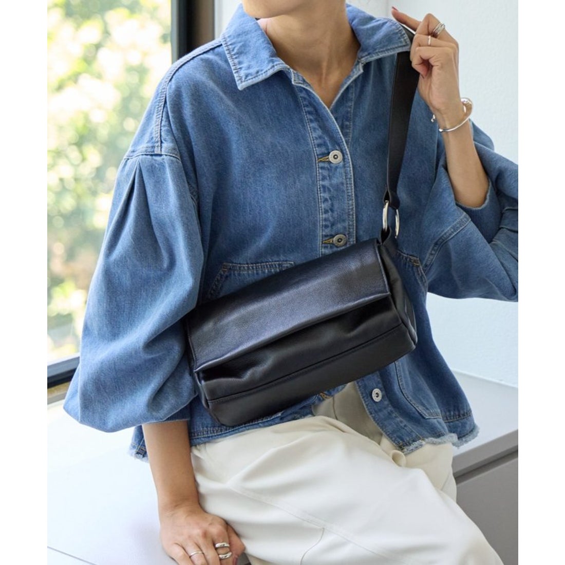 ビアズリー BEARDSLEY レザーボディバッグ （silver） -靴