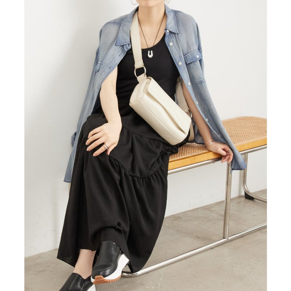 ビアズリー BEARDSLEY レザーボディバッグ （black） -ファッション