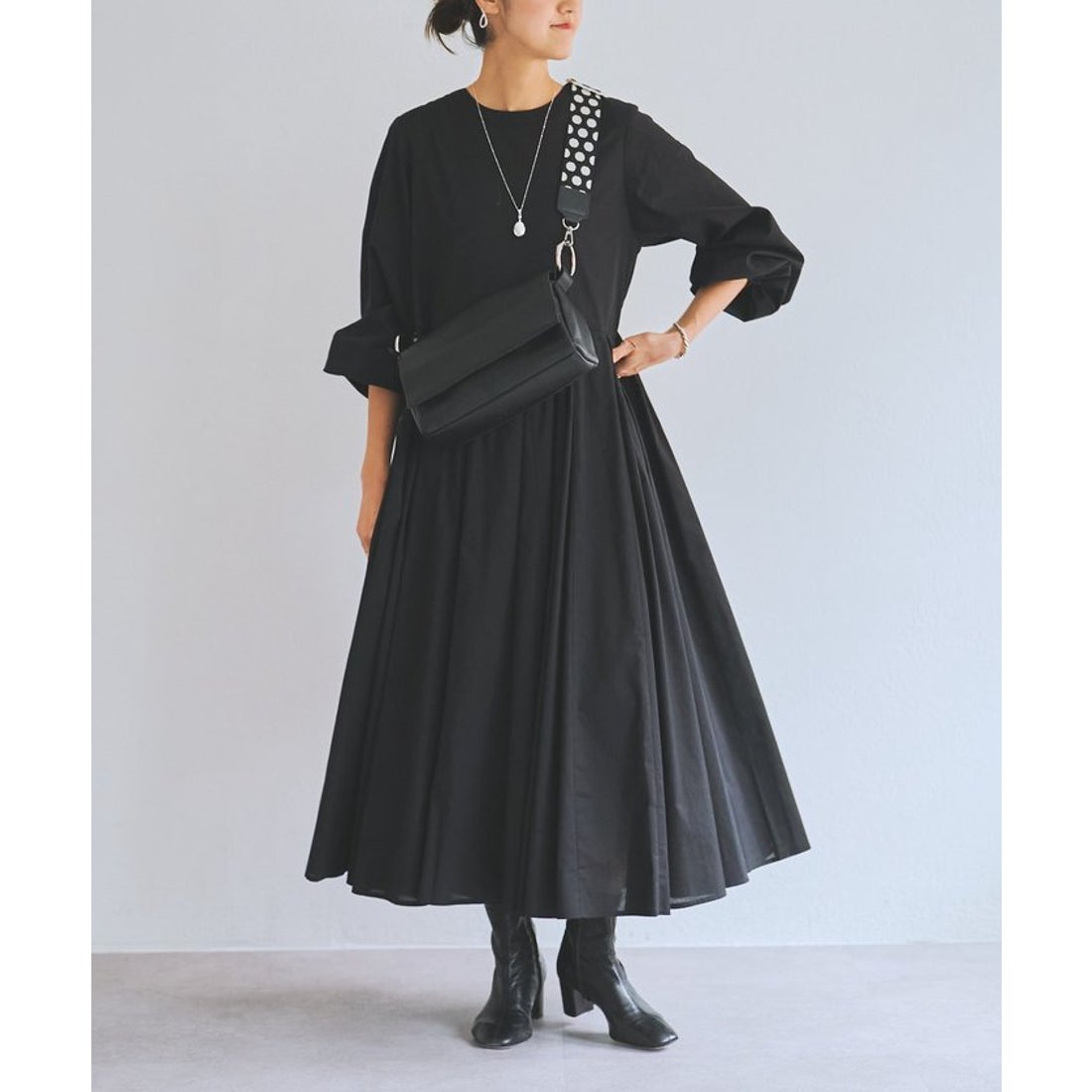 ビアズリー BEARDSLEY レザーボディバッグ （black） -ファッション
